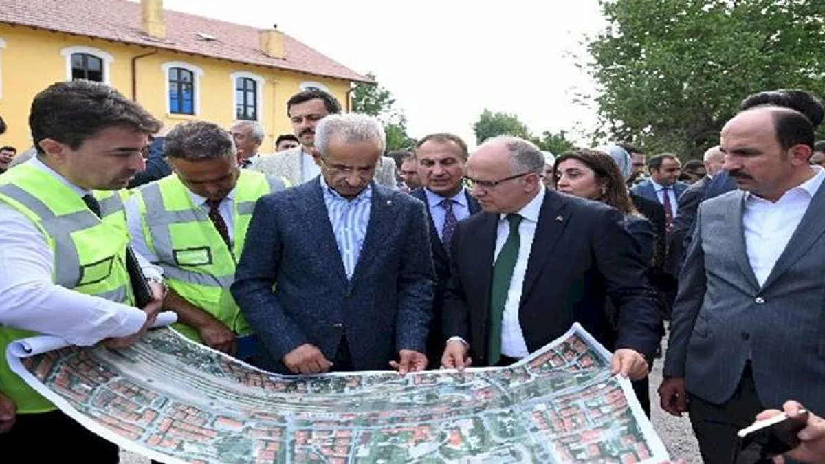 Konya'da banliyö hattına yakın mercek