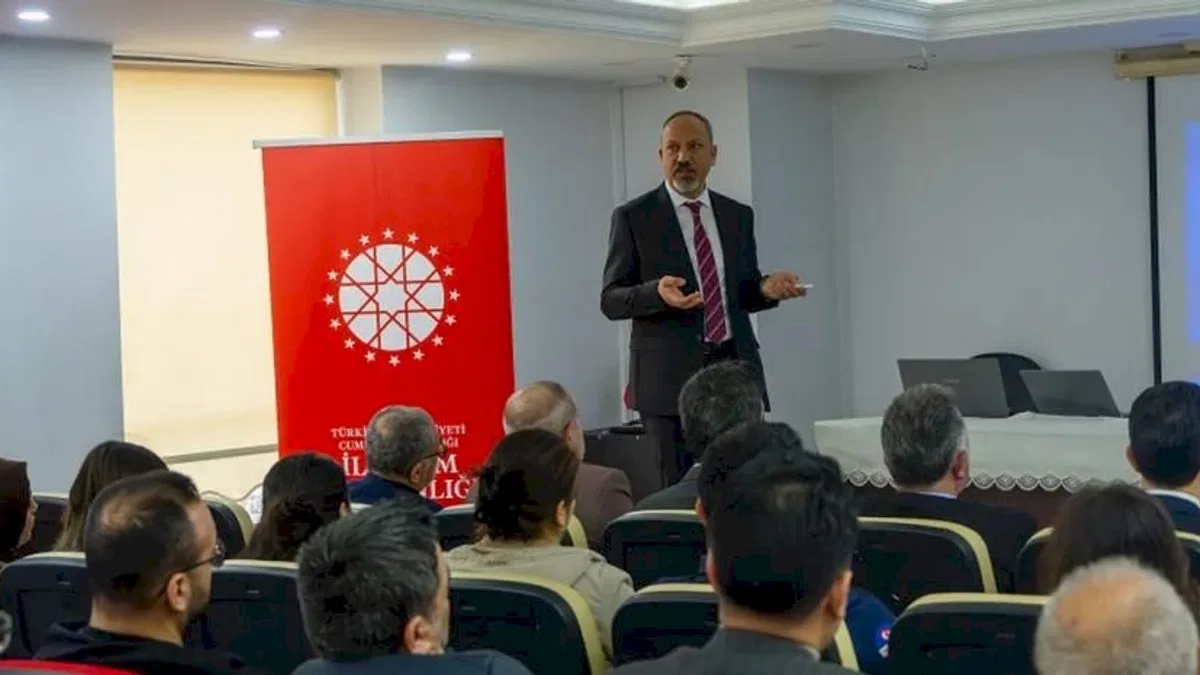 Osmaniye’de yapay zekâ çağında gazeteciliğin geçirdiği dönüşüm anlatıldı