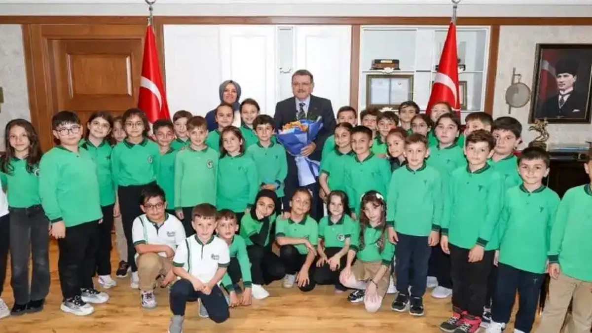 Trabzon'da Başkan Genç’ten minik misafirlerine maç sözü!