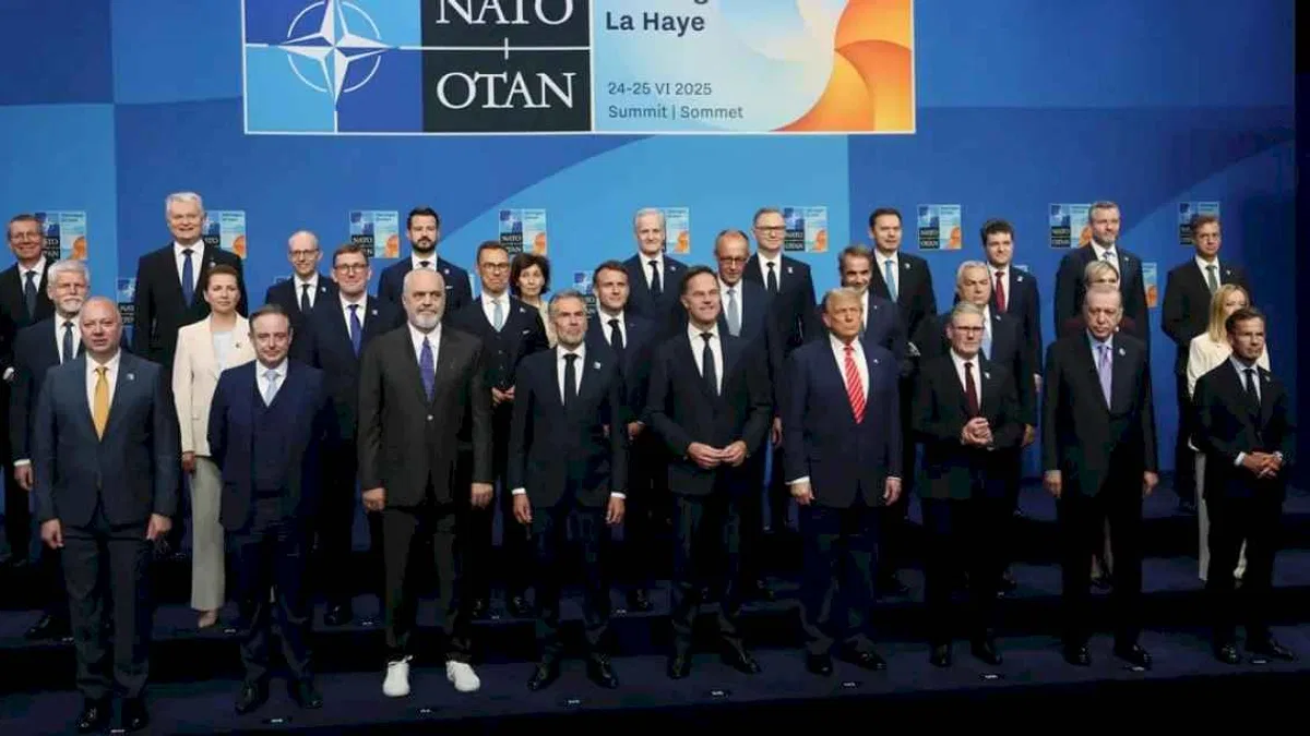 NATO Liderler Zirvesi’nde aile fotoğrafı çekildi