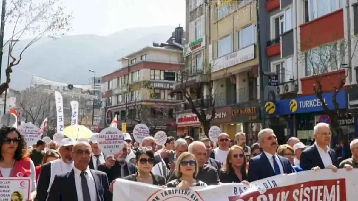 Bursa'da 14 Mart yürüyüşü gerçekleştirildi