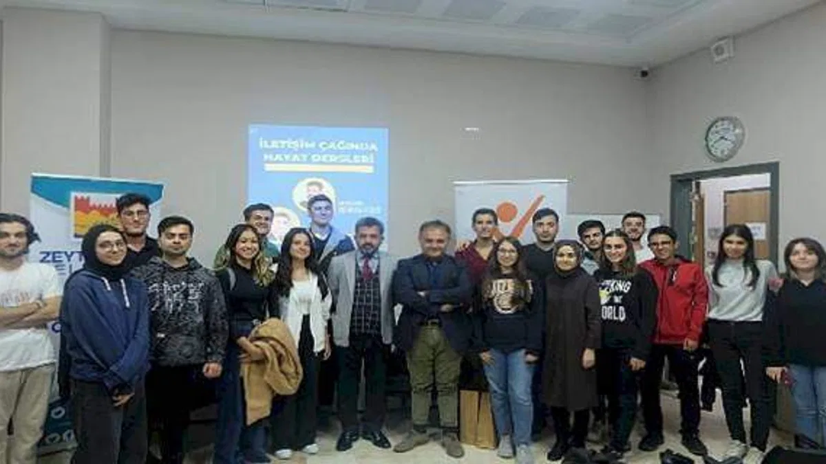 Zeytinburnulu Gençlere İletişim Dünyasında Hayat Dersleri