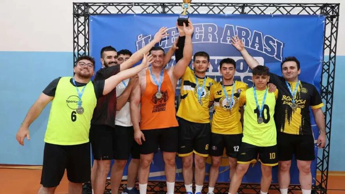 Konya'da 25 ilçede 2 bin 460 sporcu voleybol heyecanına ortak oluyor