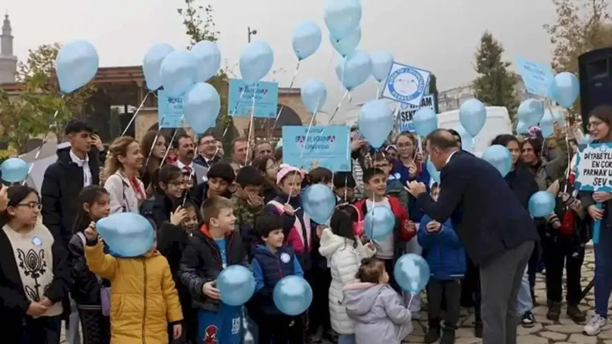 Bursa'da diyabete mavi balonlu farkındalık