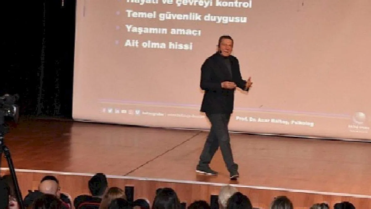 Bahçeşehir Koleji Velilerini Prof. Dr. Acar Baltaş ile Buluşturdu