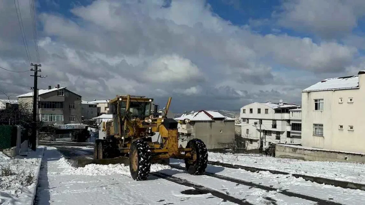 Kocaeli Çayırova’da ekipler kar teyakkuzunda
