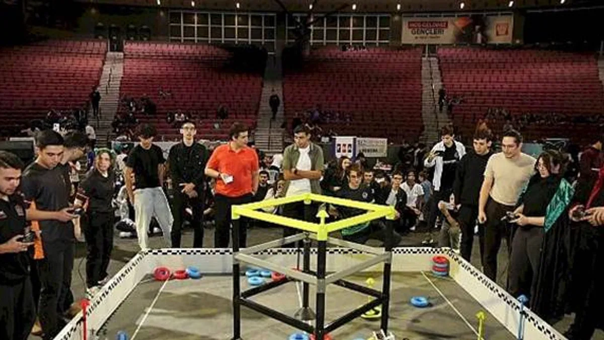 Geleceği Kodlayan Gençler Küçükçekmece'de 'VEX Robotics Turnuvası'nda Buluştu