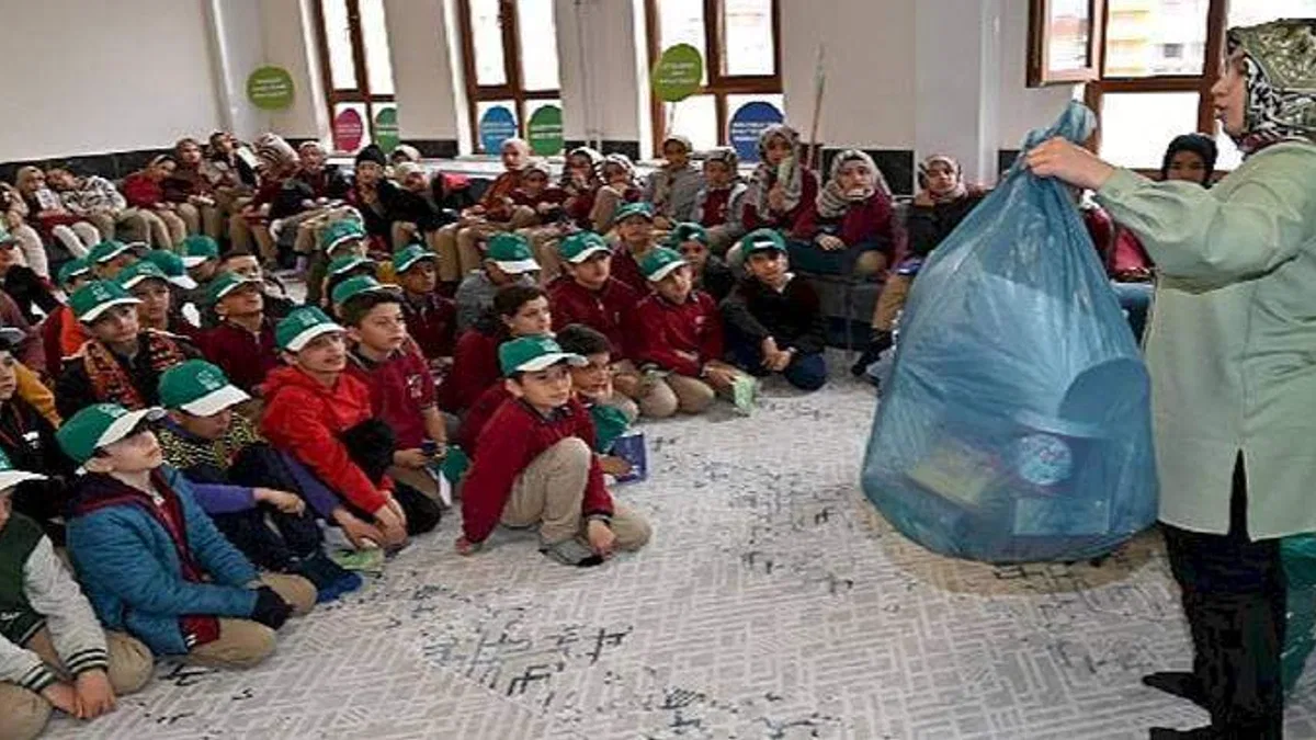 Selçuklu Belediyesi yeni nesilde sıfır atık bilincinin artırılması amacıyla ilçede yer alan okullarda "Sıfır Atık" eğitimlerine devam ediyor