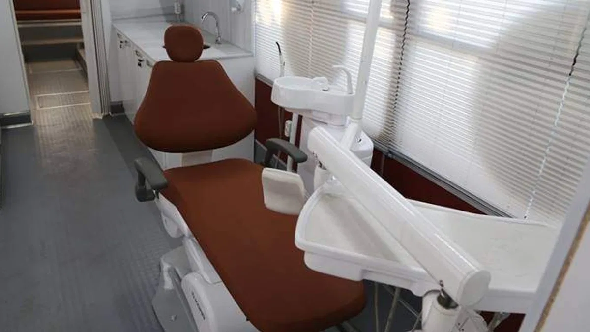 Kayseri'de kullanılmayan otobüs yaşlı ve engelliler için mobil diş kliniğine dönüştürüldü