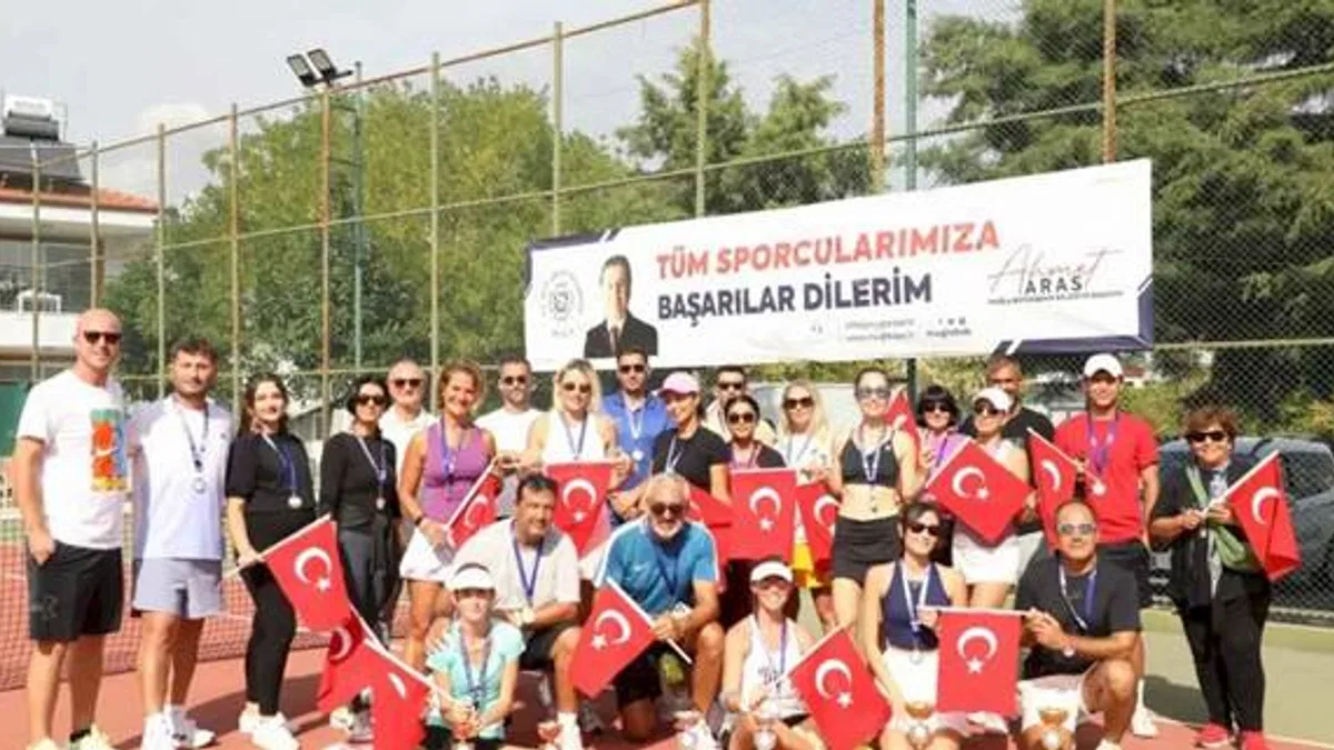 Dalaman’daki kortlarda Cumhuriyet coşkusu