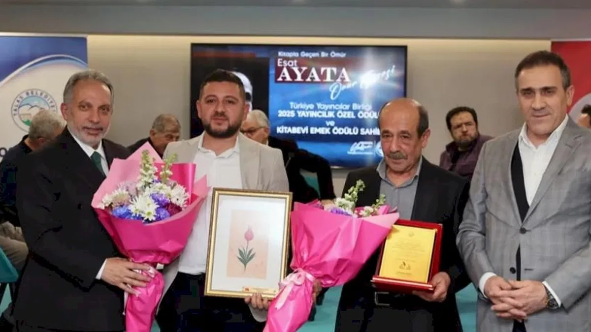 Kayseri Talas'tan Esat Ayata onuruna gece
