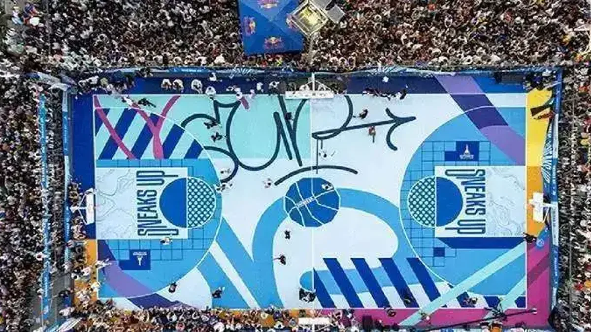 İZMİR'DE BASKETBOL TUTKUNLARI SMAÇ GÖSTERİSİNDE BULUŞTU