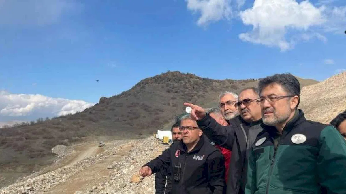 Bakan Özhaseki: İliç'te 9 noktadan numune alınıyor
