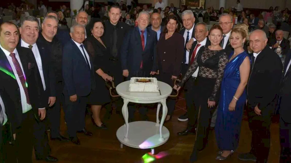 İzmir'de Emlak Komisyoncuları Odası 26. yılını kutladı