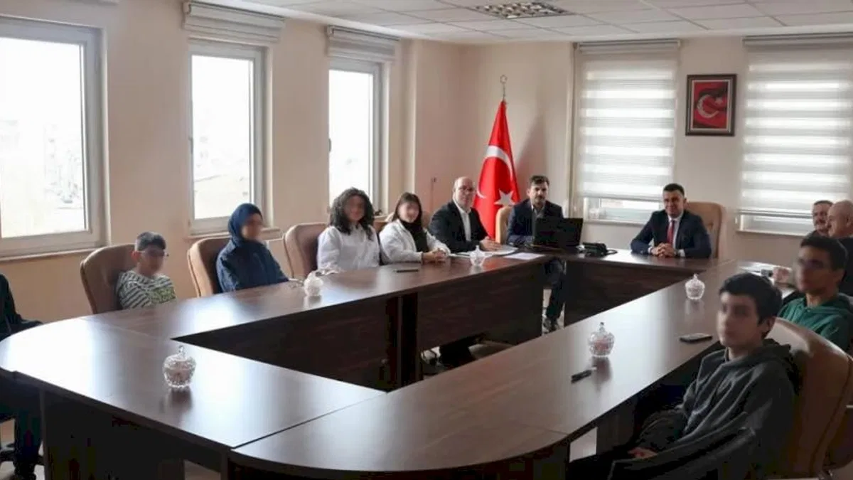 Erzurum’da Çocuk Hakları Komitesi üyelerine dijital okuryazarlık ve akran zorbalığı ile mücadele eğitimi