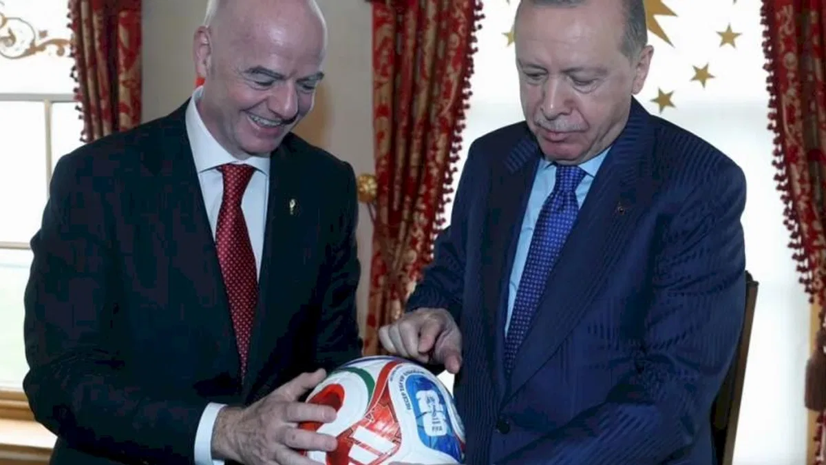 Cumhurbaşkanı Erdoğan, FIFA Başkanı'nı Dolmabahçe'de kabul etti