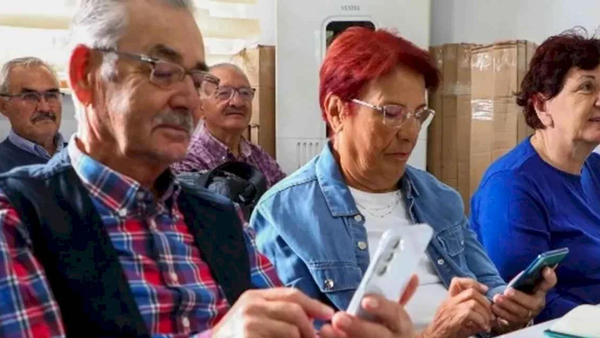 60 yaş üstü bireyler dijital çağa adım atıyor