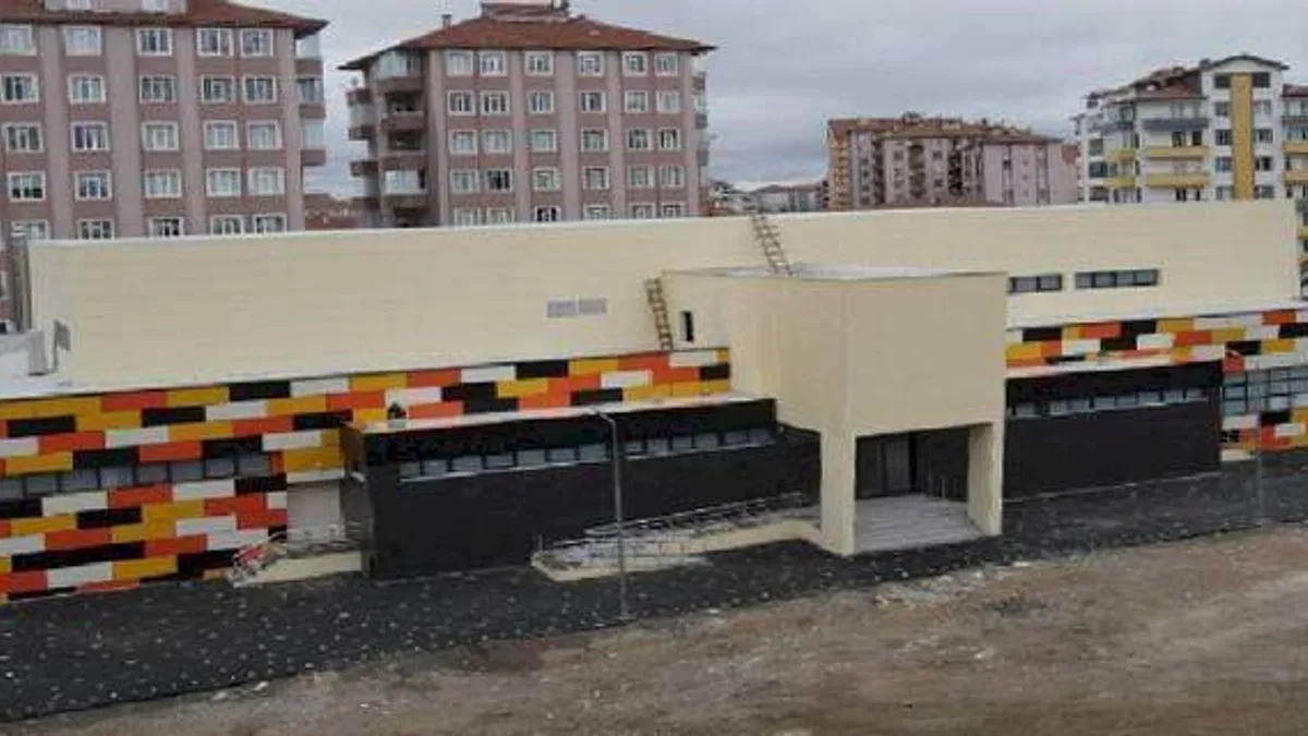 Ereğli'de yarı olimpik yüzme havuzunun yapımı tamamlandı
