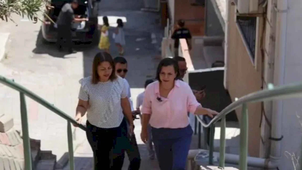 İzmir Karabağlar'da sorunlara muhtarlarla yerinde çözüm