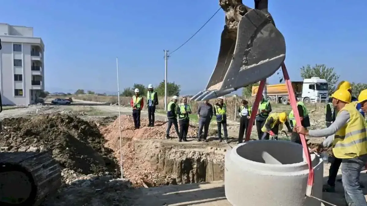 Manisa'da Muradiye'nin altyapısına ilk kepçe