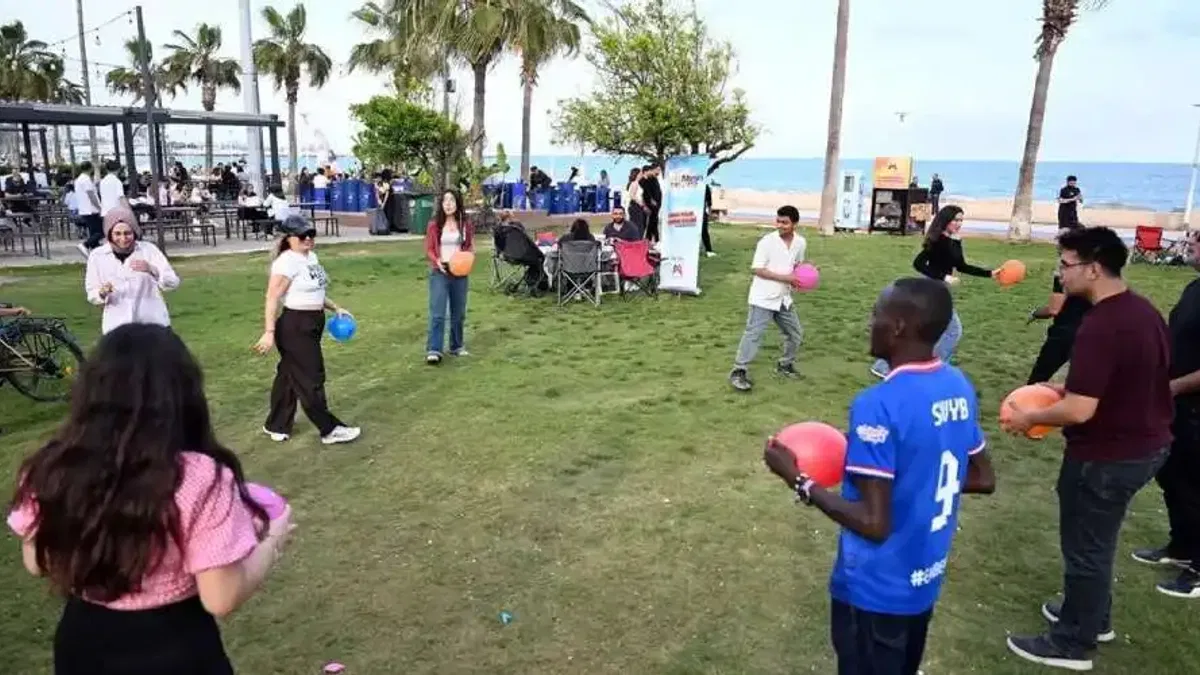 Hello Mersin sahilde dil pratiğiyle buluştu