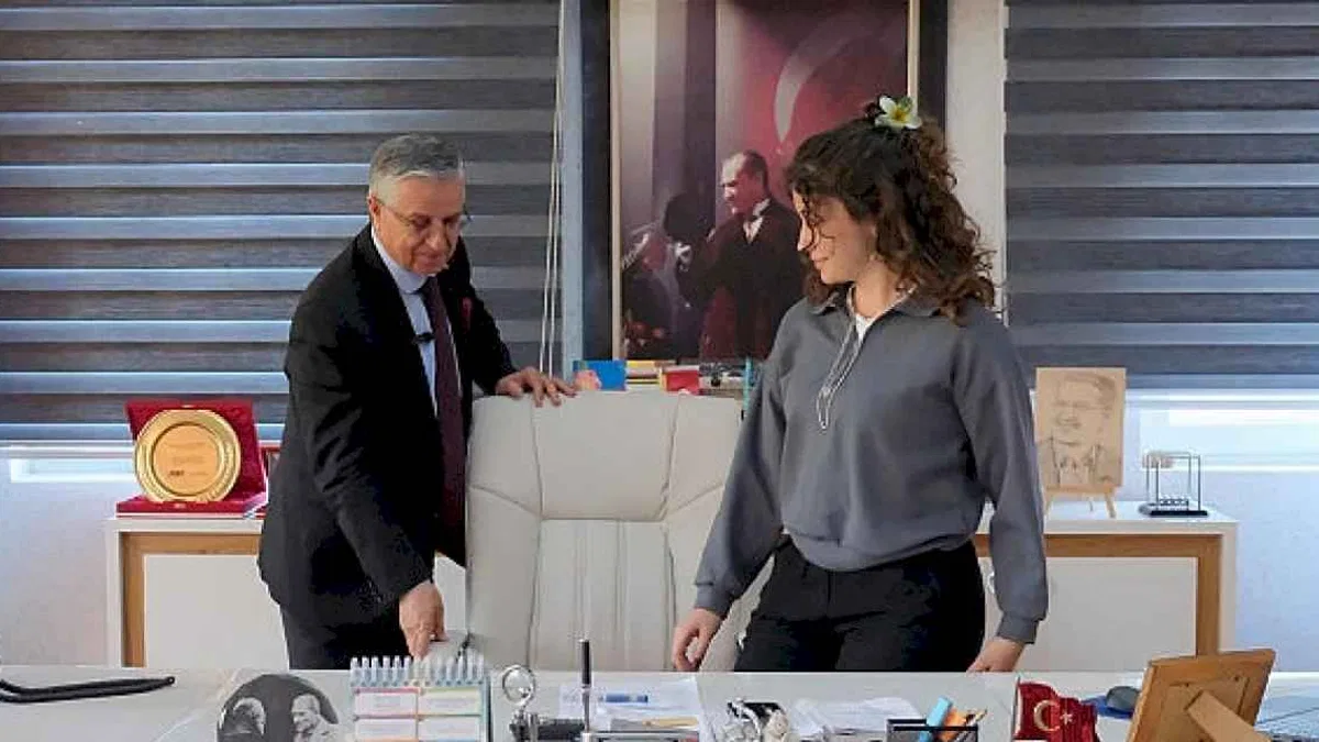 Öğrencilerden Başkan Topaloğlu'na teşekkür ziyareti