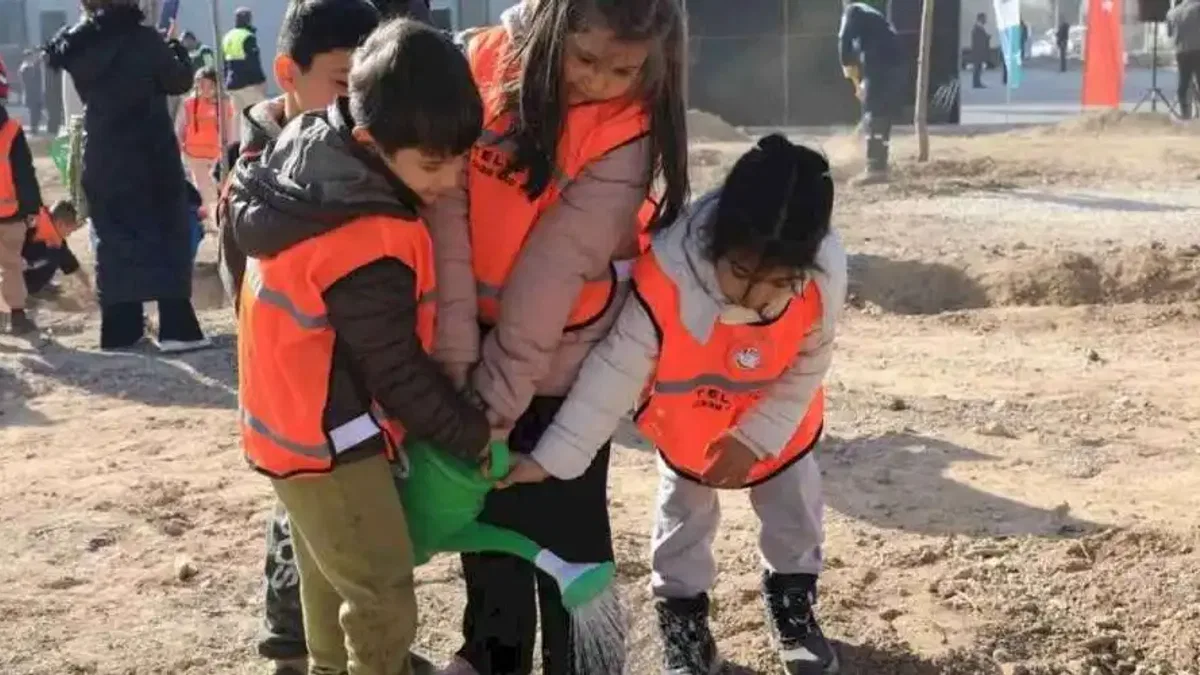 Konya Karatay’da 10 bin 400 metrekarelik alana fidan dikildi