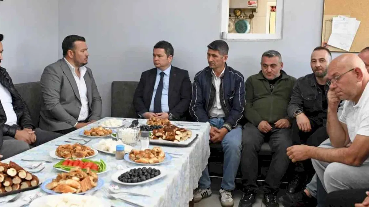 Başkan Aydın taksici esnafı ile kahvaltı yaptı