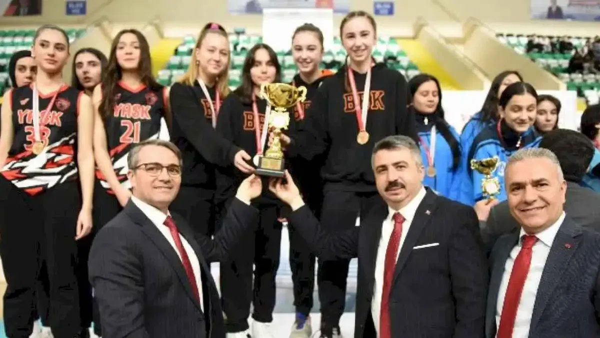 Yıldırım Belediyesi’nden okullara sportif destek