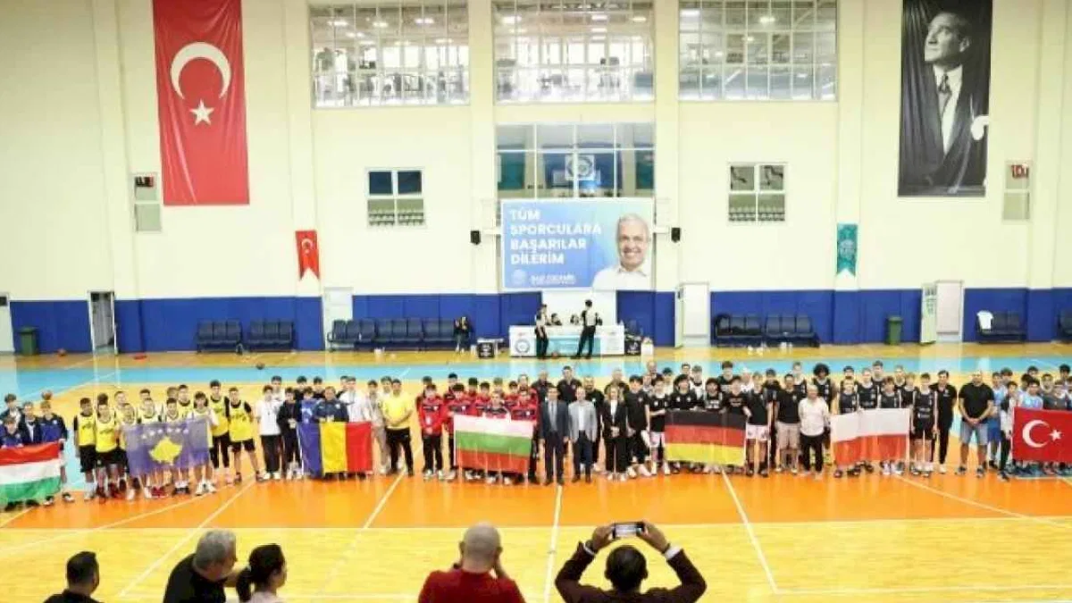 Kardeş kent takımları Nilüfer'de buluştu