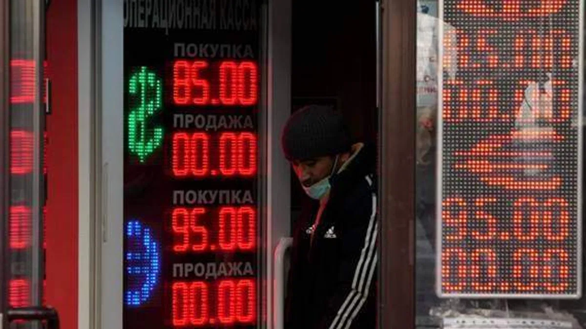 Rusya’da nakit dolar ve avro çekimine yönelik kısıtlamalar uzatıldı