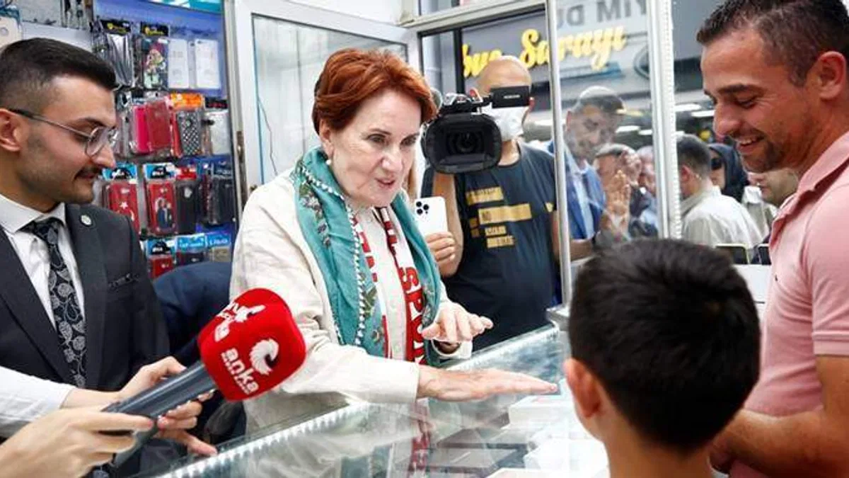 Akşener, Nevşehir'de esnaf ziyaretlerinde bulundu
