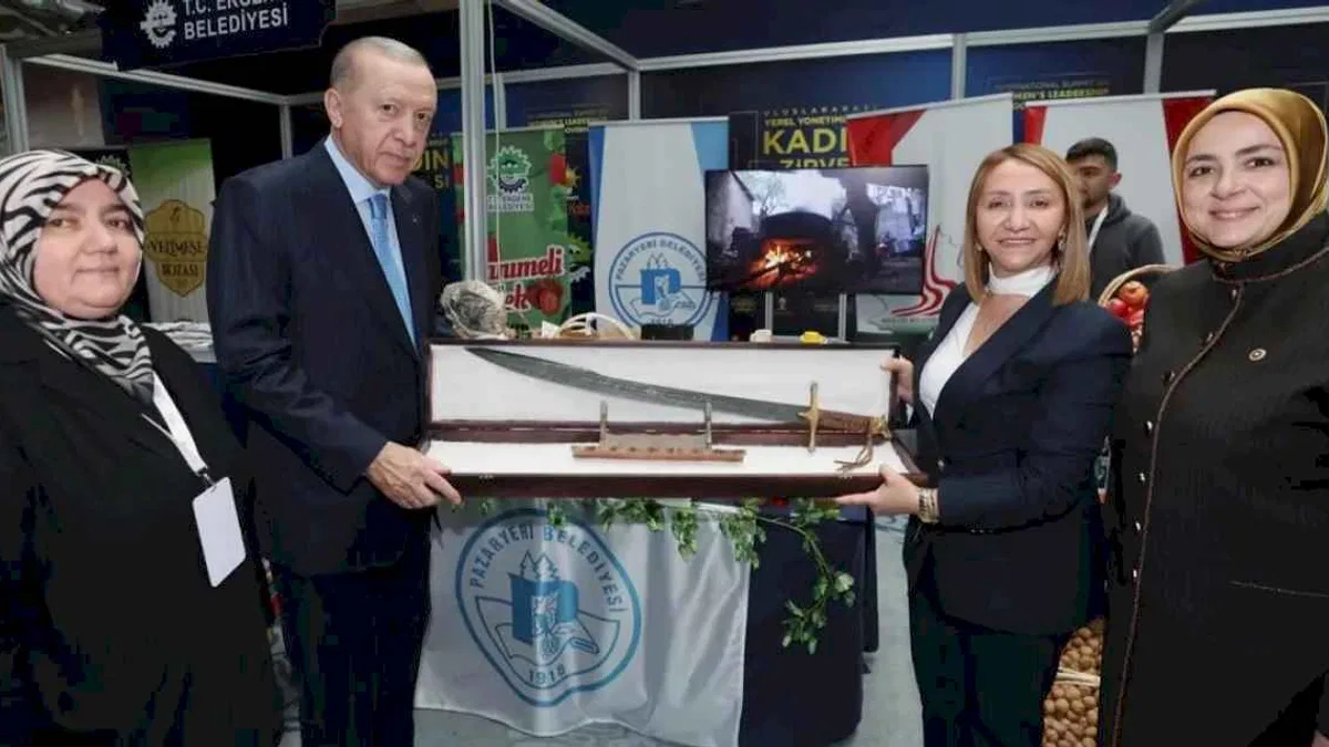Cumhurbaşkanı Erdoğan’a Başkan Tekin’den özel hediye