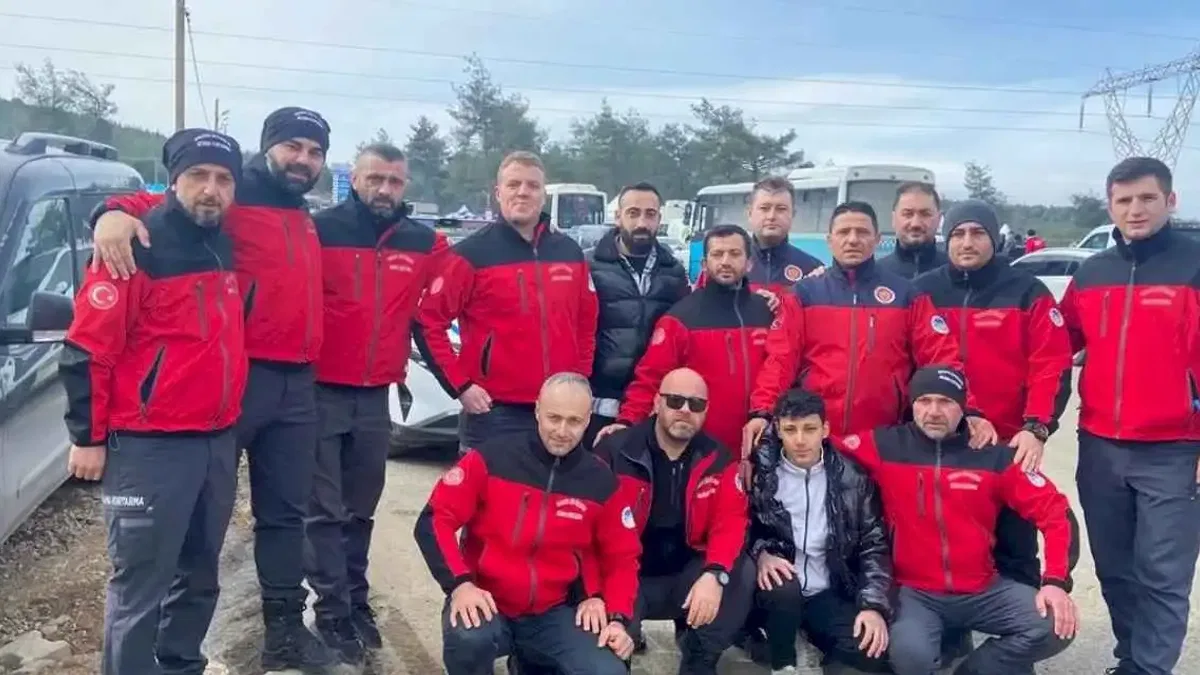 Sakarya Büyükşehir İtfaiyesi'nden afet bölgesinde nefes buluşması