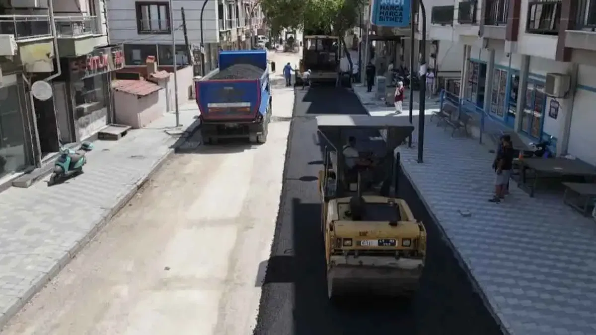 Manisa Soma'da Turgutalp Mahallesi ilk kez sıcak asfaltla buluşuyor