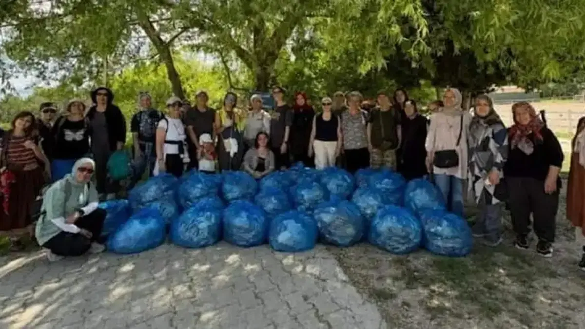 Kütahya’da doğa yürüyüşü ve temizlik etkinliği