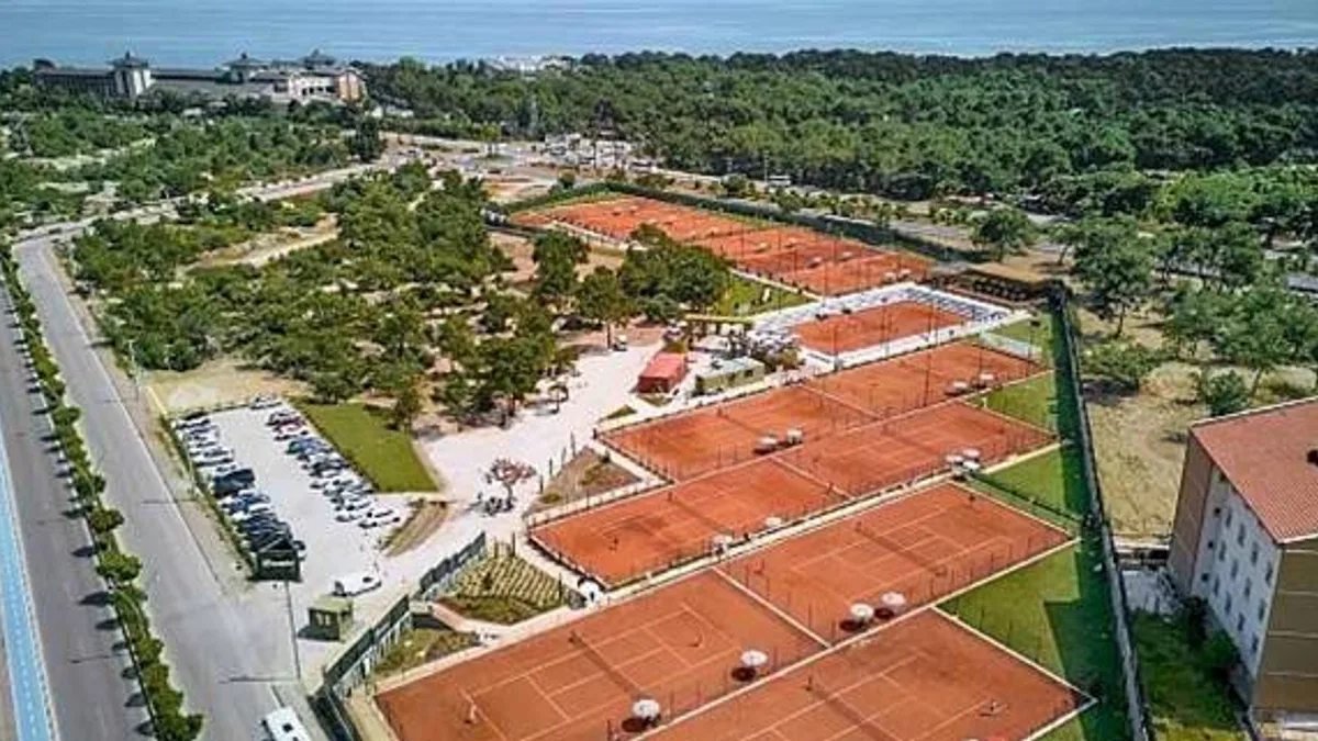 Kemer'deki okullar tenisle tanışacak