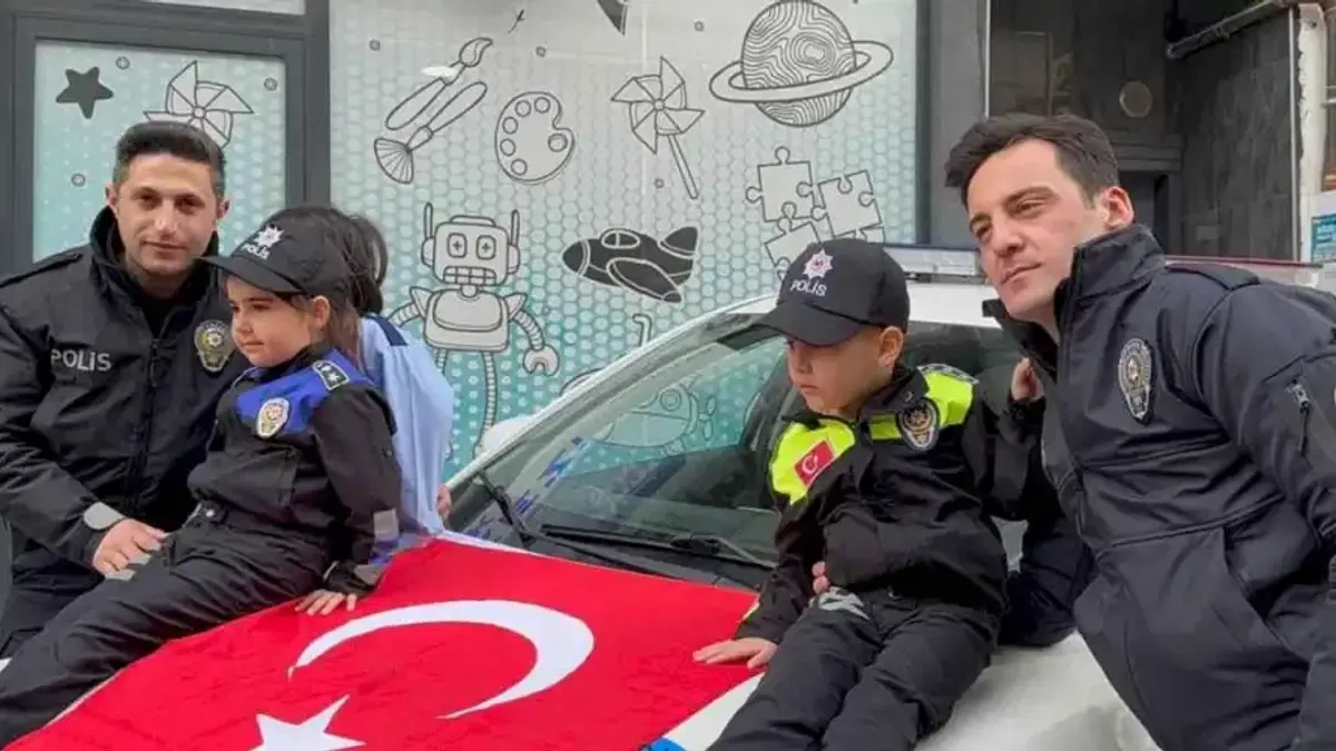 Anne Şehir’de polislere sürpriz kutlama