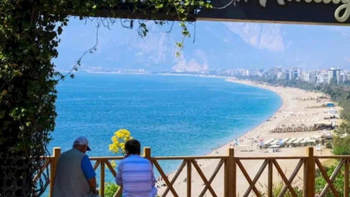 Antalya Konyaaltı Sahili yaza hazır!