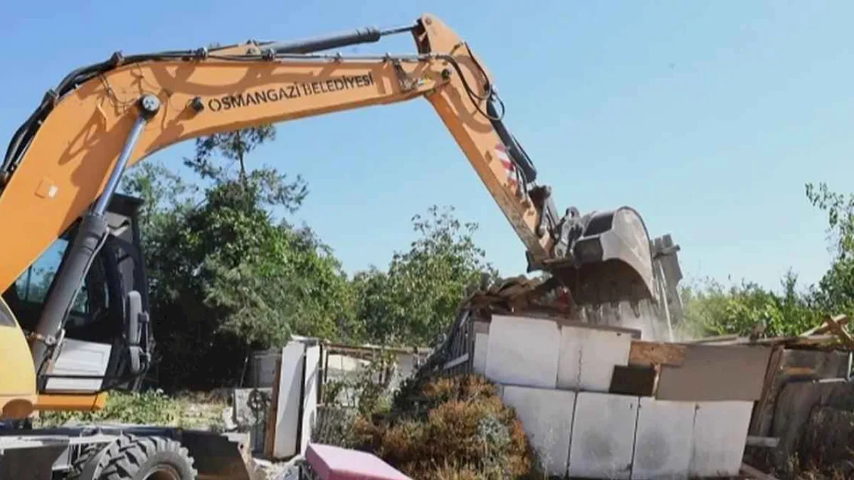 Bursa Osmangazi'de sit alanına yapılan kaçak yapılar yıkıldı