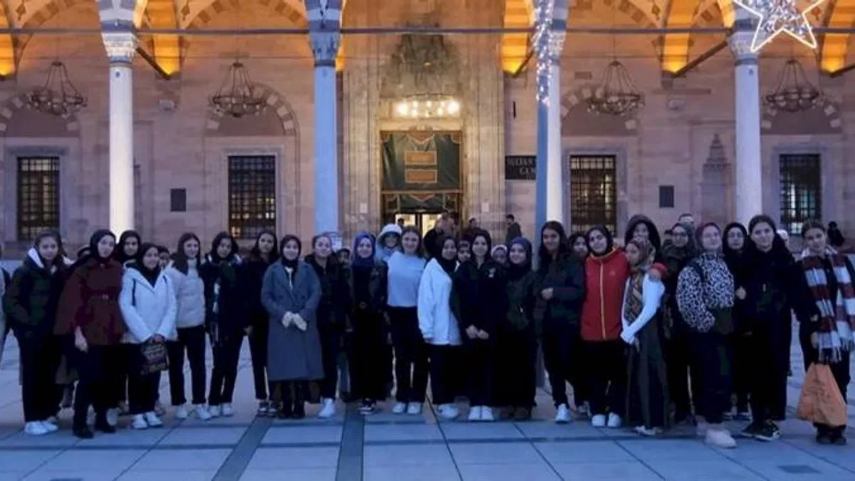 Karatay’da öğrenciler sabah namazı programında buluşuyor