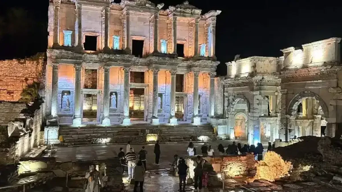 Efes’te gece müzeciliği gençlerle buluşuyor