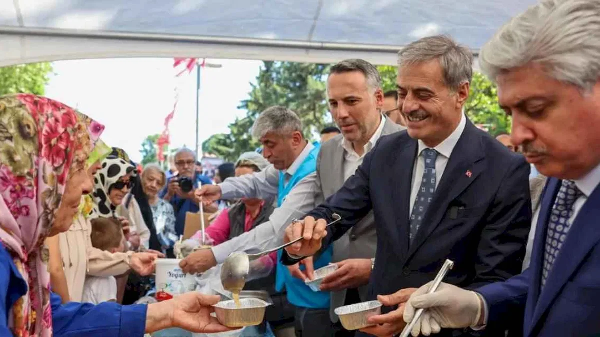 Sakarya'da bir günde 15 bin kişiye aşure ikramı