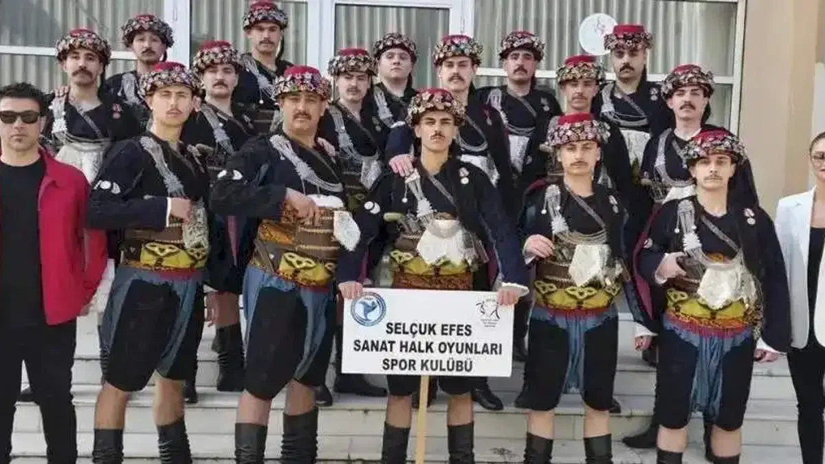 Selçuk Efes Sanat Halk Oyunları ekibi üçüncü oldu