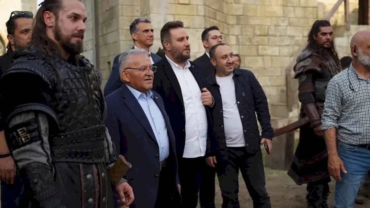 Memduh Büyükkılıç'tan İstanbul'da film platosuna ziyaret