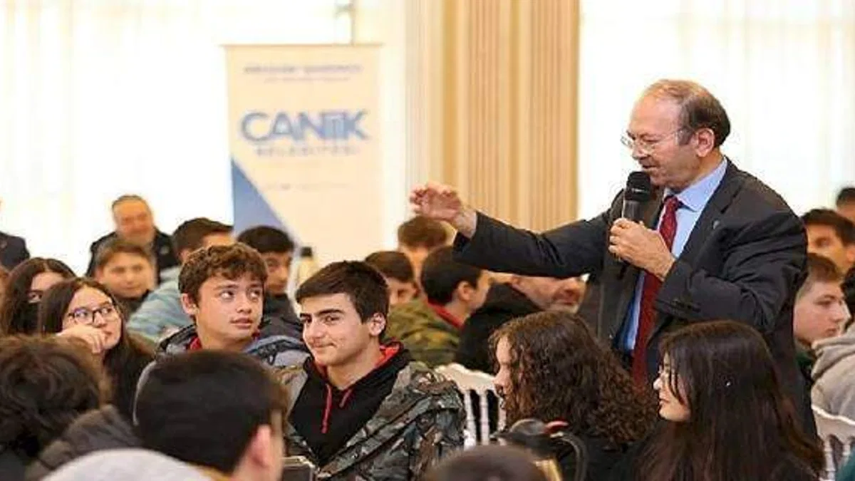 Yazar Yusuf Kaplan Canik'te Öğrencilerle Buluştu