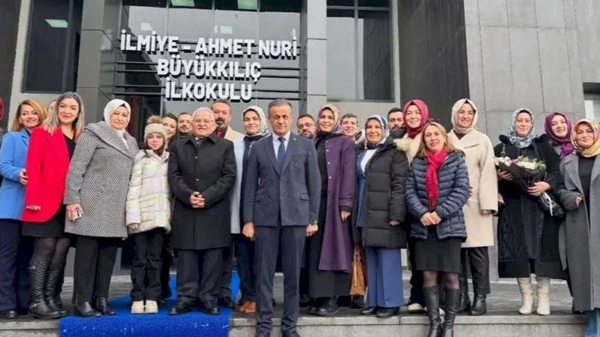 Kayseri protokolü karne heyecanına ortak oldu