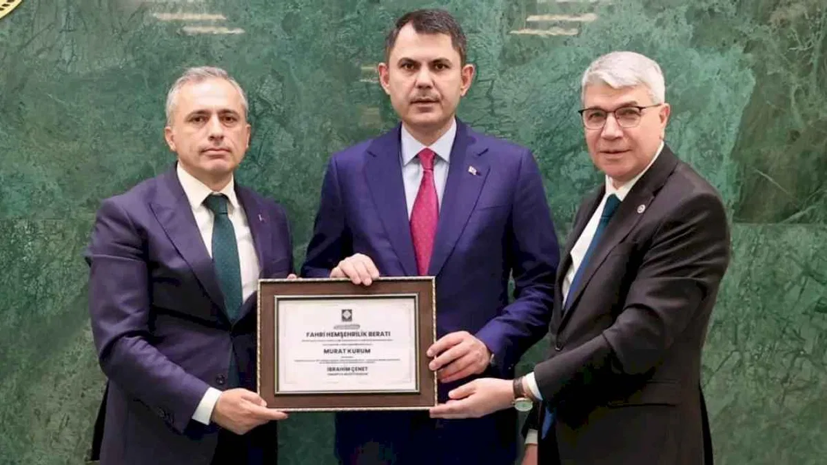 Bakan Kurum'a bir fahri unvan da Osmaniye'den