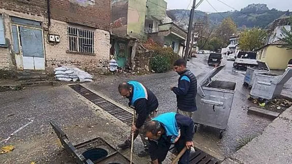 Büyükşehir ve MASKİ Ekipleri Siddetli Yağış ve Fırtınaya Karşı Sahada
