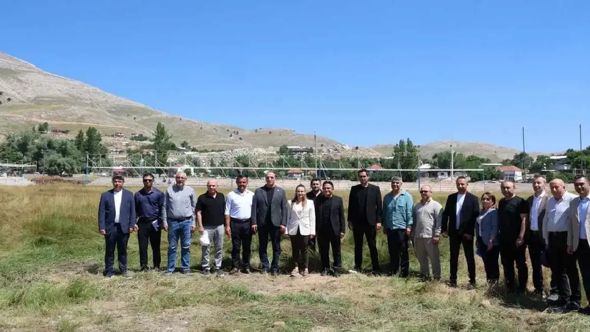 Başkan Vekili Özdemir Feslikan Er Meydanı’nı inceledi